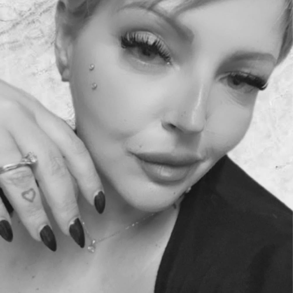 Davina Gouder - Master Nail Artist & Founder